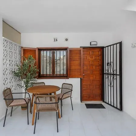 Будинок відпочинку Peaceful 1br 10min Pool & Workspace Торрев'єха